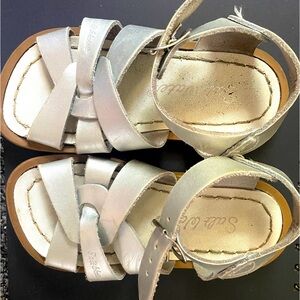 Salt Water Sandals by Hoy Shiny Fuchsia Size 2 Kids New